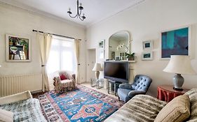Guestready - Classic Charm Near Holyrood Park